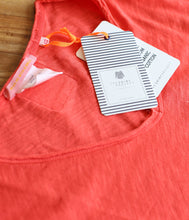 Load the image into the gallery viewer, The Shirt Project Organic cotton shirt V-neck short sleeve
