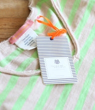 Laden Sie das Bild in den Galerie-Viewer, The Shirt Project Organic Baumwoll Shirt V-Ausschnitt Kurzarm Streifen
