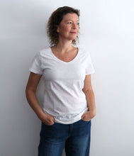 Laden Sie das Bild in den Galerie-Viewer, The Shirt Project Organic Baumwoll Shirt V-Ausschnitt Kurzarm
