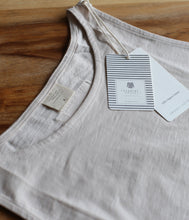 Laden Sie das Bild in den Galerie-Viewer, The Shirt Project Organic Baumwoll Top
