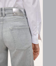 Laden Sie das Bild in den Galerie-Viewer, Cambio Jeans Christie
