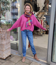Laden Sie das Bild in den Galerie-Viewer, Re_Branded recycelt Kaschmir-Mix Pullover Rundhalsausschnitt
