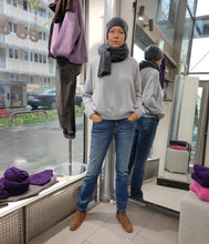Load the image into the gallery viewer, Isìmo Recycled Cashmere Crew Neck Sweater
