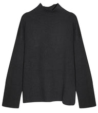 Laden Sie das Bild in den Galerie-Viewer, Re_Branded recycelt Kaschmir-Mix Pullover Stehkragen
