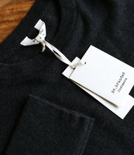 Laden Sie das Bild in den Galerie-Viewer, Re_Branded recycelt Kaschmir-Mix Pullover Rundhalsausschnitt
