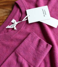 Laden Sie das Bild in den Galerie-Viewer, Re_Branded recycelt Kaschmir-Mix Pullover Rundhalsausschnitt
