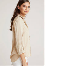 Laden Sie das Bild in den Galerie-Viewer, Bella Dahl Bluse Button Down
