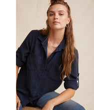 Load the image into the gallery viewer, Bella Dahl Blouse Split Back
