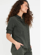 Load the image into the gallery viewer, Bella Dahl Blouse Split Back
