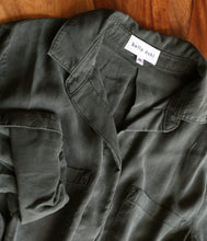 Load the image into the gallery viewer, Bella Dahl Blouse Split Back
