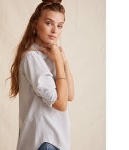 Load the image into the gallery viewer, Bella Dahl Blouse Split Back
