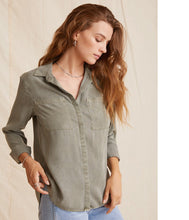 Load the image into the gallery viewer, Bella Dahl Bluse Two Pocket Classic
