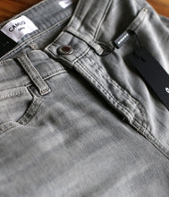 Laden Sie das Bild in den Galerie-Viewer, Cambio Jeans Christie
