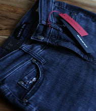 Laden Sie das Bild in den Galerie-Viewer, Cambio Jeans Piper Short
