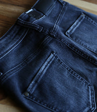 Laden Sie das Bild in den Galerie-Viewer, Cambio Jeans Piper Short
