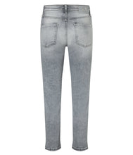 Laden Sie das Bild in den Galerie-Viewer, Cambio Jeans Piper Short Schmuckdetail
