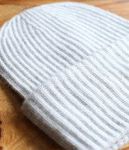 Load the image into the gallery viewer, Esisto Cashmere Beanie Hat
