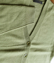 Laden Sie das Bild in den Galerie-Viewer, FFC Fashion Wolle-Kaschmir Strickjacke
