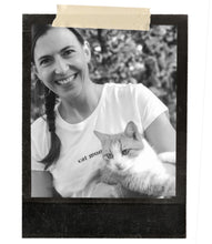 Laden Sie das Bild in den Galerie-Viewer, Gossengold Cat Mom T-Shirt
