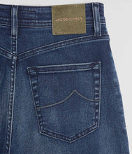 Laden Sie das Bild in den Galerie-Viewer, Jacob Cohen Jeans Olivia
