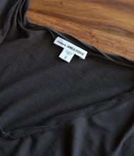 Laden Sie das Bild in den Galerie-Viewer, James Perse Baumwoll Shirt V-Ausschnitt Kurzarm
