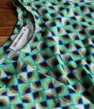 Laden Sie das Bild in den Galerie-Viewer, Lareida Bio Baumwoll Shirt Mac Rundhalsausschnitt Muster
