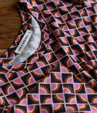 Laden Sie das Bild in den Galerie-Viewer, Lareida Bio Baumwoll Shirt Mac Rundhalsausschnitt Muster
