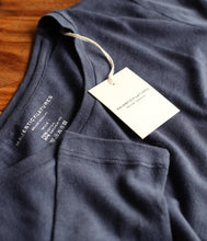 Laden Sie das Bild in den Galerie-Viewer, Majestic Filatures Baumwoll-Kaschmir Shirt Rundhalsausschnitt Langarm
