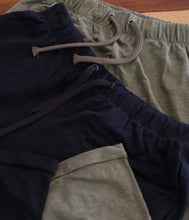 Laden Sie das Bild in den Galerie-Viewer, Majestic Jogginghose Leinen-Mix
