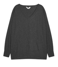 Laden Sie das Bild in den Galerie-Viewer, Re_Branded recycelt Kaschmir-Mix Pullover V-Ausschnitt
