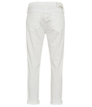 Load the image into the gallery viewer, True Religion Jeans Liv Boyfriend
