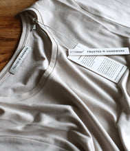 Laden Sie das Bild in den Galerie-Viewer, Trusted Handwork Baumwoll T-Shirt Paris Rundhalsausschnitt Kurzarm
