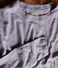 Laden Sie das Bild in den Galerie-Viewer, Velvet by Graham and Spencer Baumwoll Shirt Hester Rundhalsausschnitt Langarm
