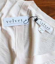 Load the image into the gallery viewer, Velvet by Graham and Spencer Cotton Shirt Jill V-Neck Short Sleeve
