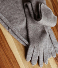 Load the image into the gallery viewer, engage cashmere gloves with long cuffs
