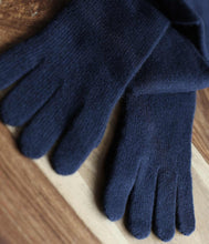 Load the image into the gallery viewer, engage cashmere gloves with long cuffs
