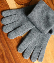 Load the image into the gallery viewer, engage cashmere gloves with long cuffs
