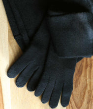 Load the image into the gallery viewer, engage cashmere gloves with long cuffs
