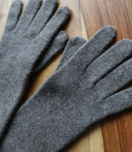 Load the image into the gallery viewer, engage cashmere gloves with long cuffs
