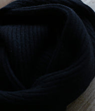 Laden Sie das Bild in den Galerie-Viewer, engage Cashmere Schal Rippe
