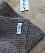 Laden Sie das Bild in den Galerie-Viewer, engage Cashmere Schal Rippe

